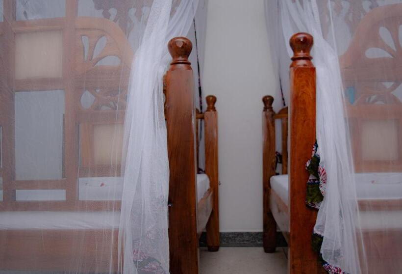 חדר סטנדרט נוף לבריכה, Jabali Bungalows Lodge