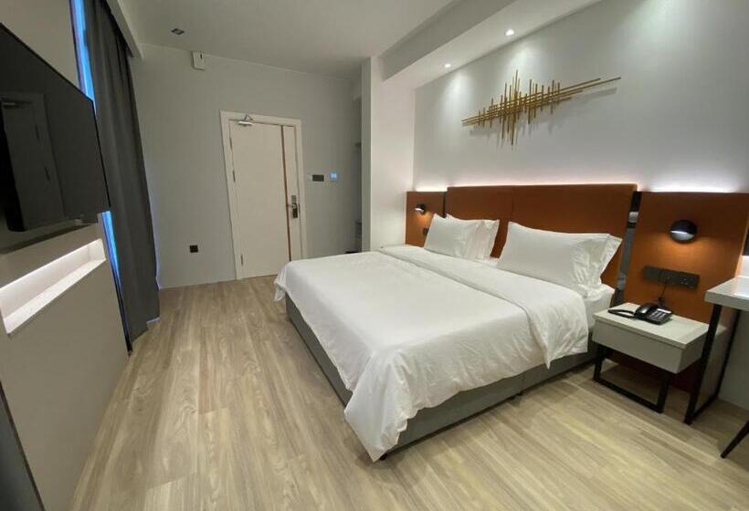 발코니가 있는 스위트, Otel Hotel Suite