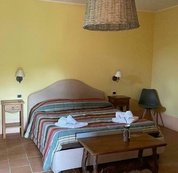 חדר סטנדרט לשלושה, In Campagna