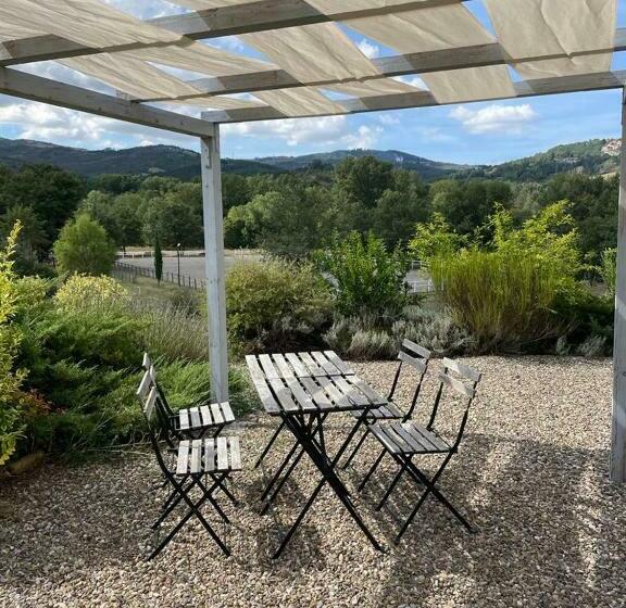 חדר סטנדרט לשלושה, In Campagna