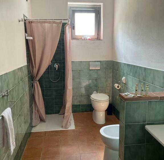 חדר סטנדרט לשלושה, In Campagna