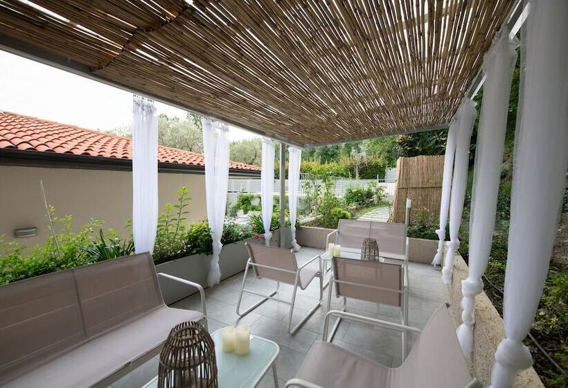 غرفة قياسية, L Agrumeto