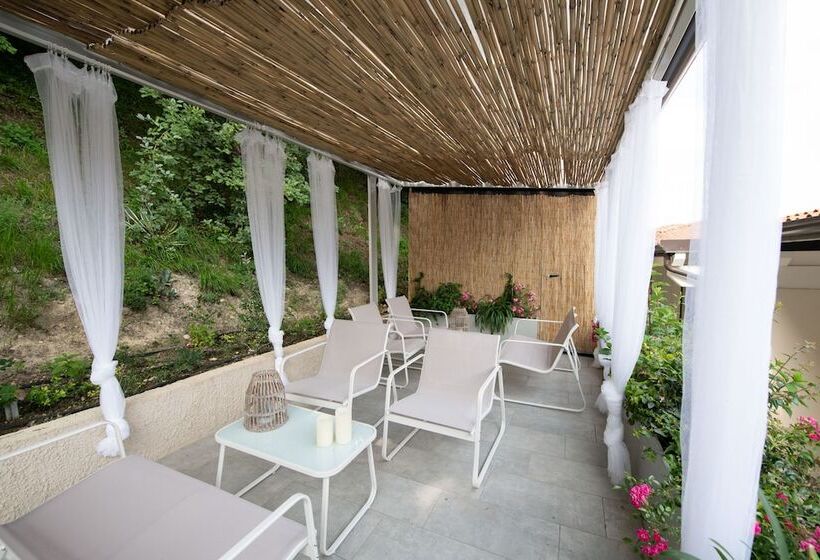 غرفة قياسية, L Agrumeto