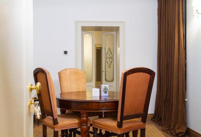 سوییت لوکس, Palazzo Glori 6