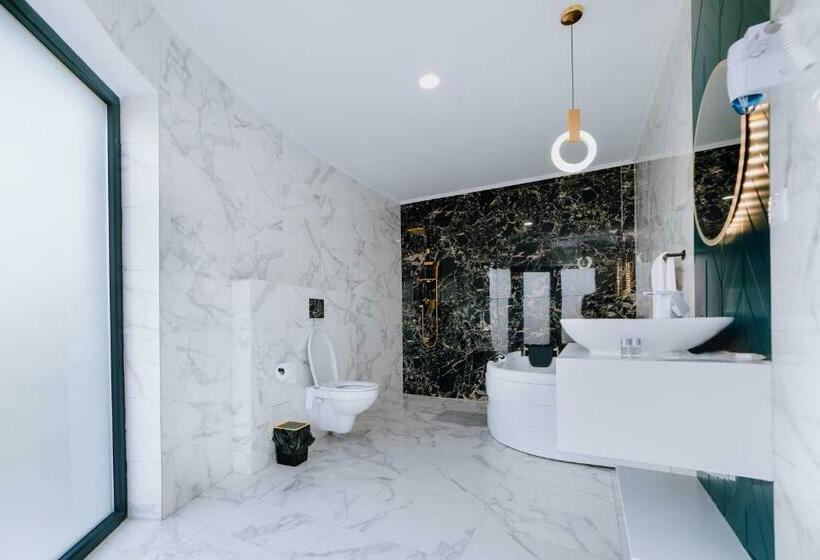 غرفة قياسية سرير كينج, Pensiunea Heaven