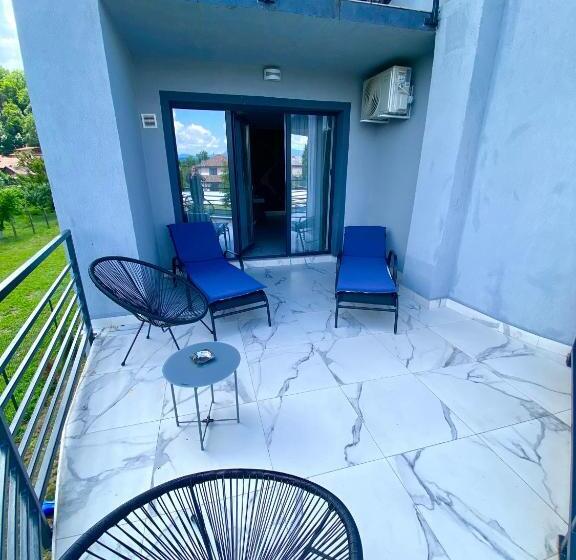 غرفة قياسية مزوَّدة بتراس, Pensiunea Heaven