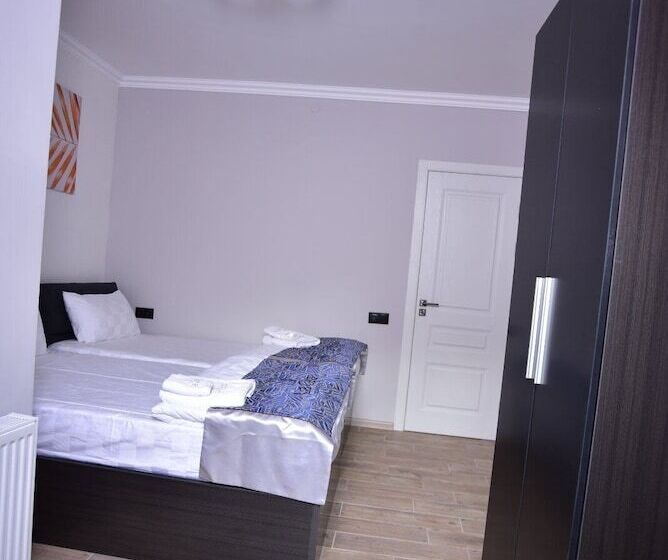 스탠다드 스튜디오, La Casa Hotel Yerevan