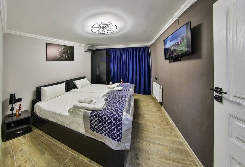 스탠다드 스튜디오, La Casa Hotel Yerevan