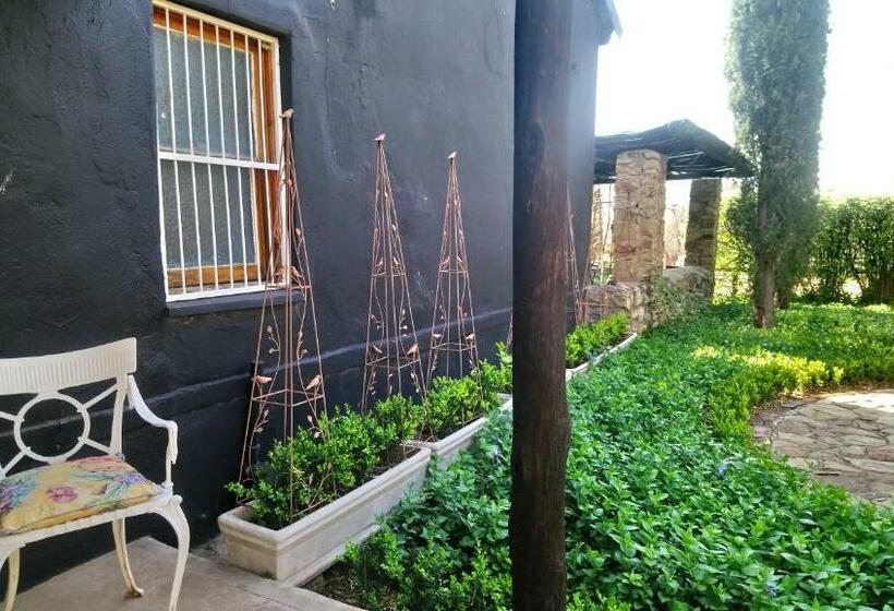 ガーデンビュースタンダードルーム, Black Cottage