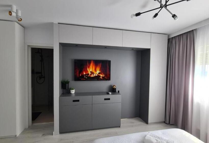 استودیوی لوکس, Government Deluxe Studio By Magic Apartments