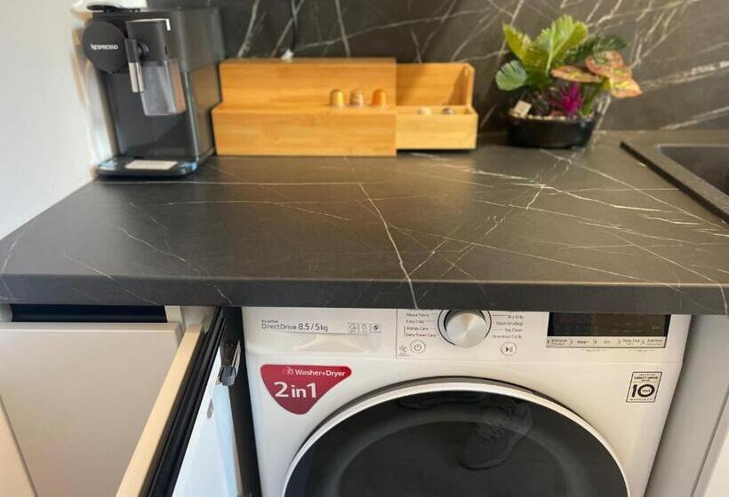 استودیوی لوکس, Government Deluxe Studio By Magic Apartments