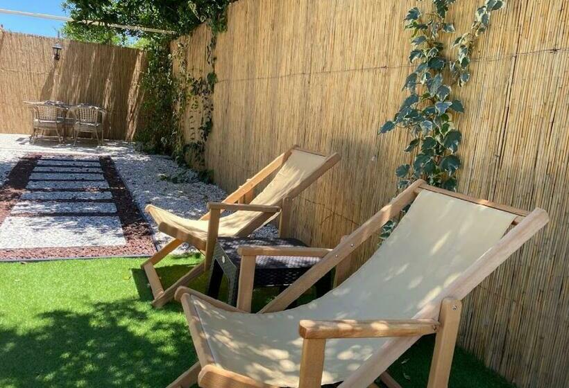 اتاق استاندارد چهارنفره با چشمانداز باغ, Collesium Garden