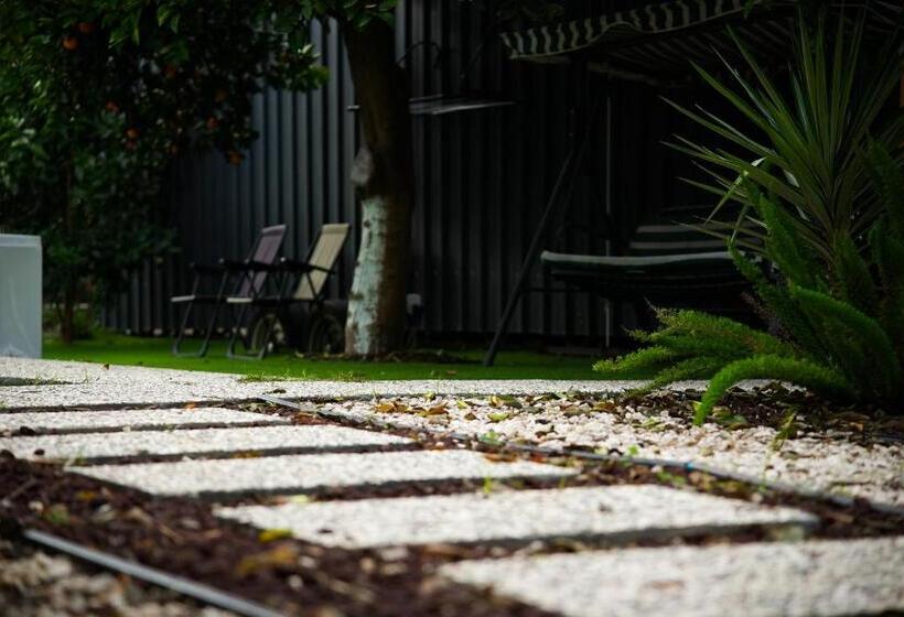 اتاق استاندارد چهارنفره با چشمانداز باغ, Collesium Garden