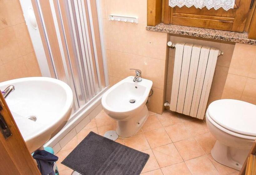 اتاق خانوادگی با چشم‌انداز دریا, Seascape   Noemi S Rooms