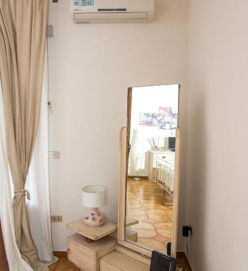 اتاق خانوادگی با چشم‌انداز دریا, Seascape   Noemi S Rooms