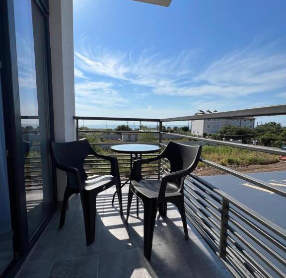 اتاق استاندارد با بالکن, Infinity By Carla