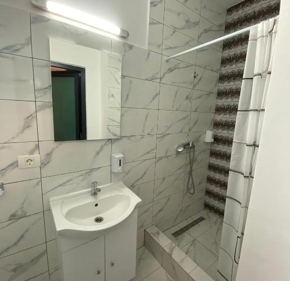 اتاق استاندارد سه تخته با بالکن, Infinity By Carla