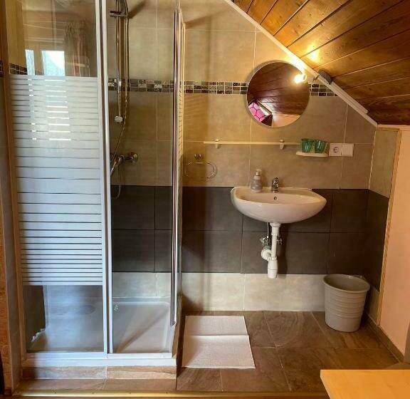 带共用浴室的标准房间, Giulias Budget Haus