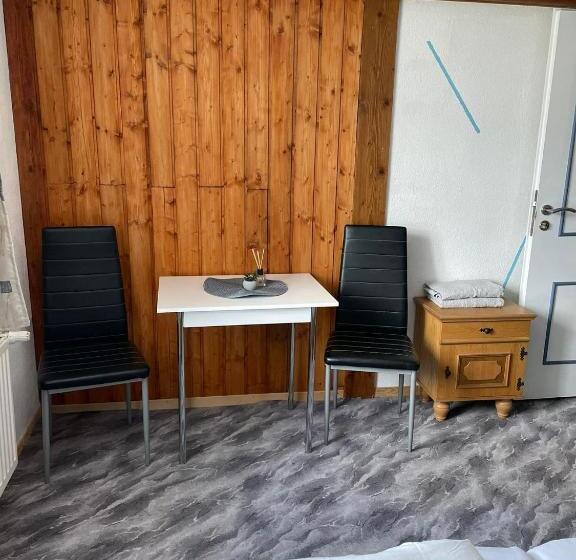 带共用浴室的标准房间, Giulias Budget Haus