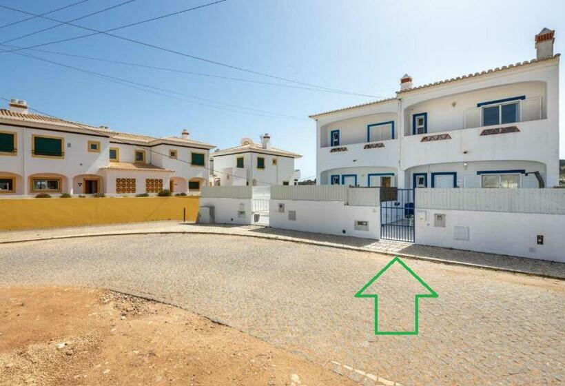 اتاق خانوادگی, Green Diamond Budens