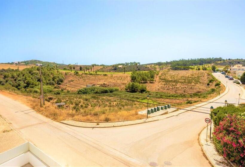 اتاق خانوادگی, Green Diamond Budens