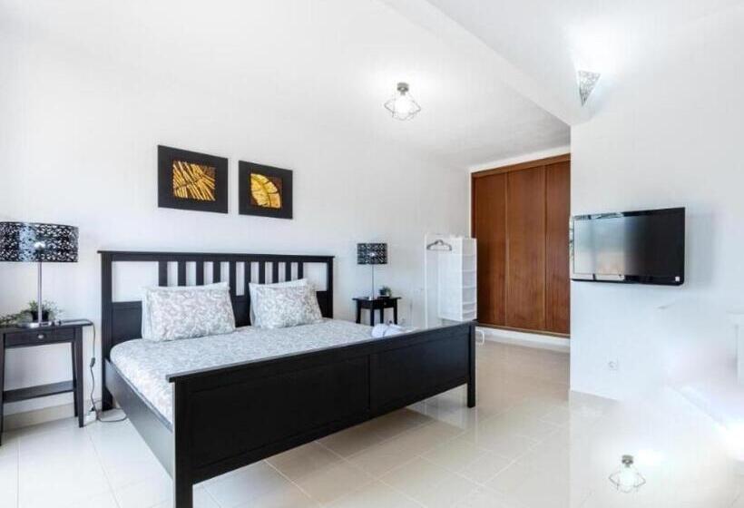 اتاق خانوادگی, Green Diamond Budens