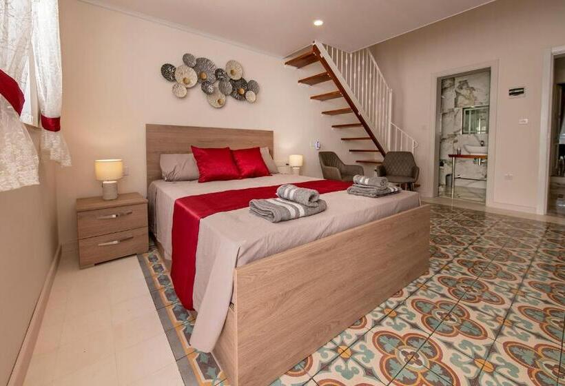 اتاق خانوادگی, Ta  Dun Martin And Taz Zija Bed And Breakfast