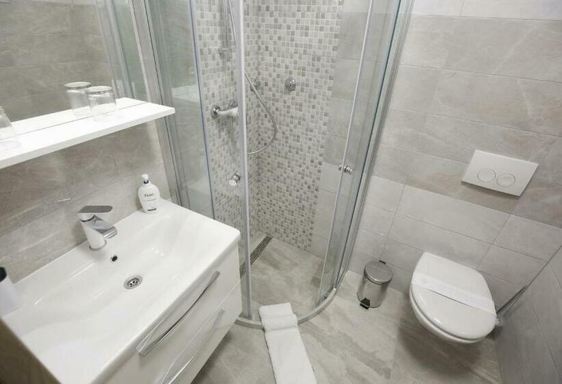 带1个卧室的带阳台的公寓, Apartments And Rooms With Wifi Zadar 14528