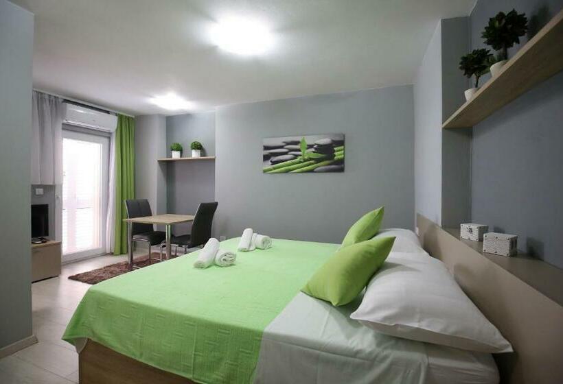 带1个卧室的带阳台的公寓, Apartments And Rooms With Wifi Zadar 14528