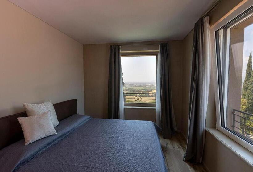 דירת חדר, Eremus Relais