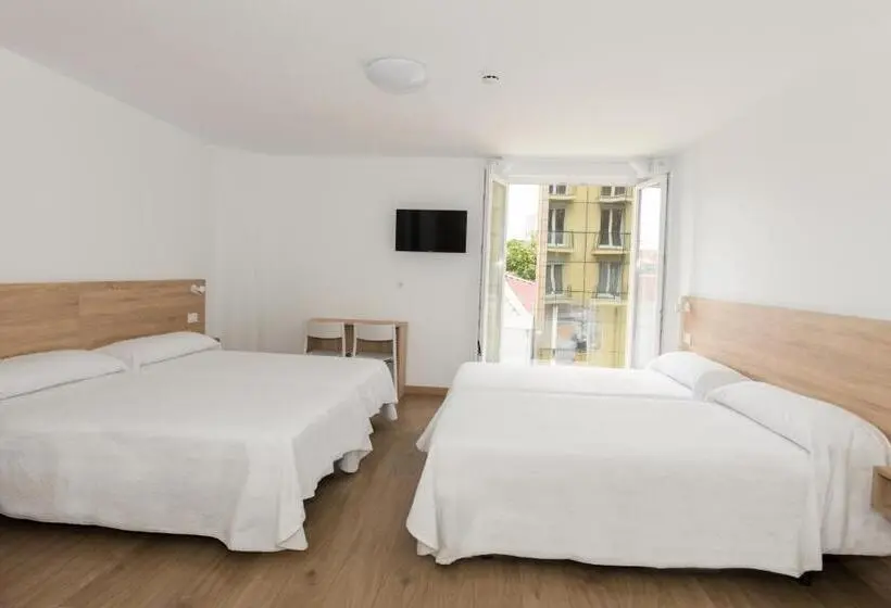 景色の見えるスタンダード4人部屋, Faro De Finisterre