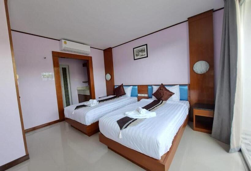 이코노미 룸, La Piccola Kata