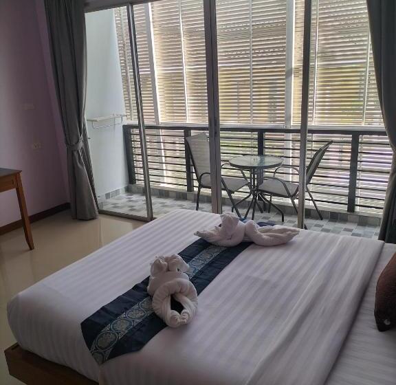 이코노미 룸, La Piccola Kata