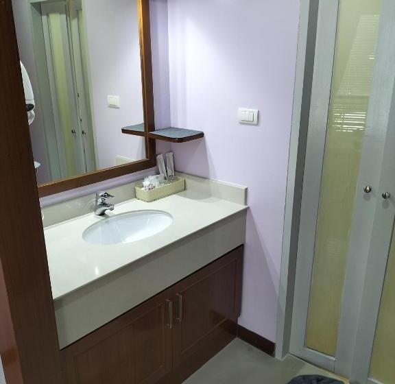 이코노미 룸, La Piccola Kata