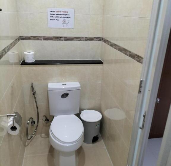 이코노미 룸, La Piccola Kata