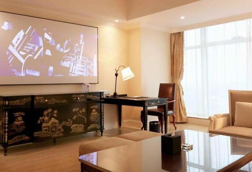 سوئیت با تخت بزرگ, Qingdao Jinshi International