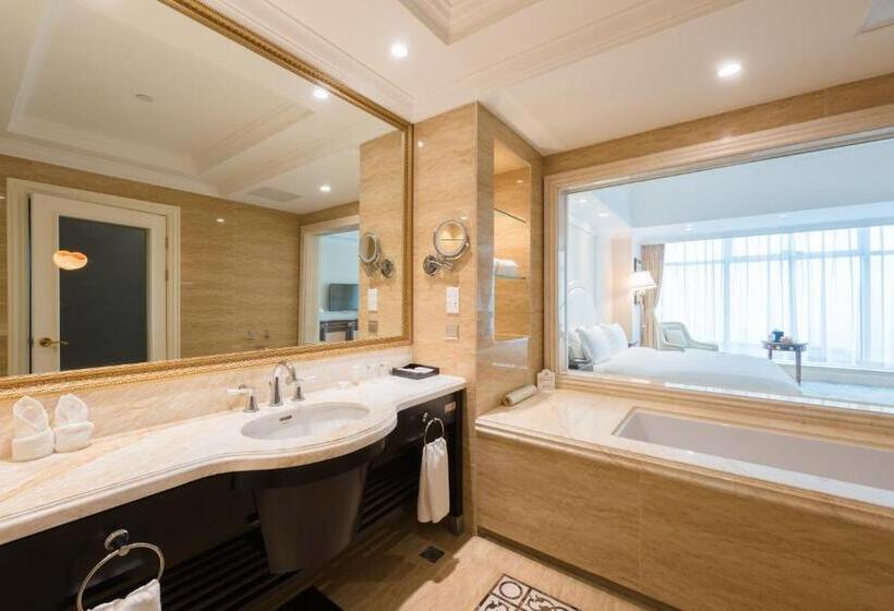 اتاق سوپریور با چشمانداز دریا, Qingdao Jinshi International