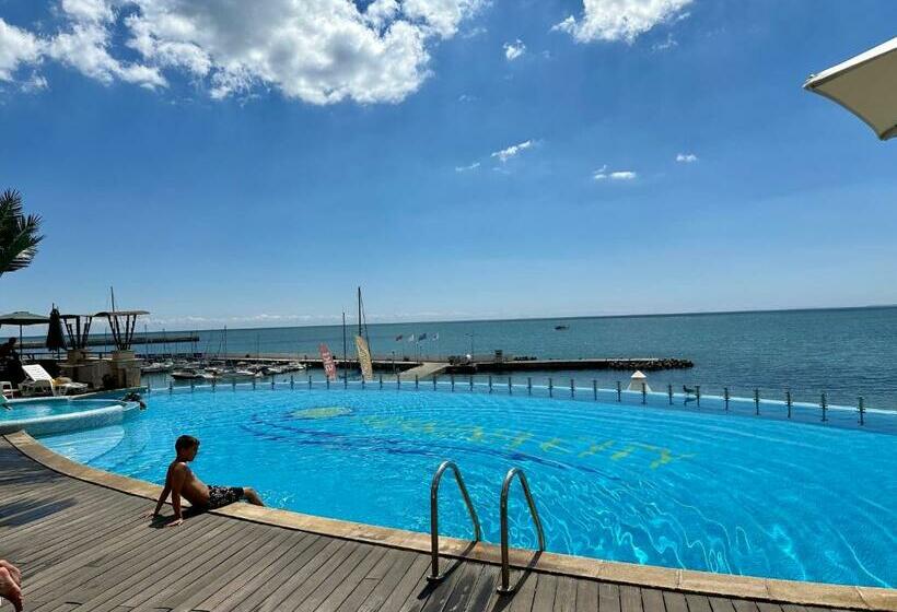 Апартаменты 1 Спальня Вид на Бассейн, Home Sweet Home Black Sea View