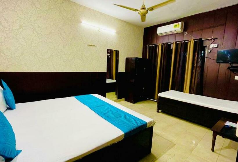 חדר דלוקס, The Downtown Stays