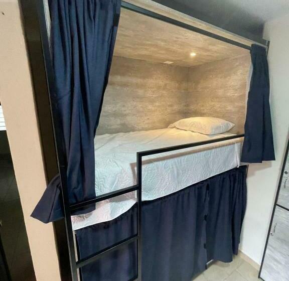 تختخواب در اتاق مشترک, Hostal Xao