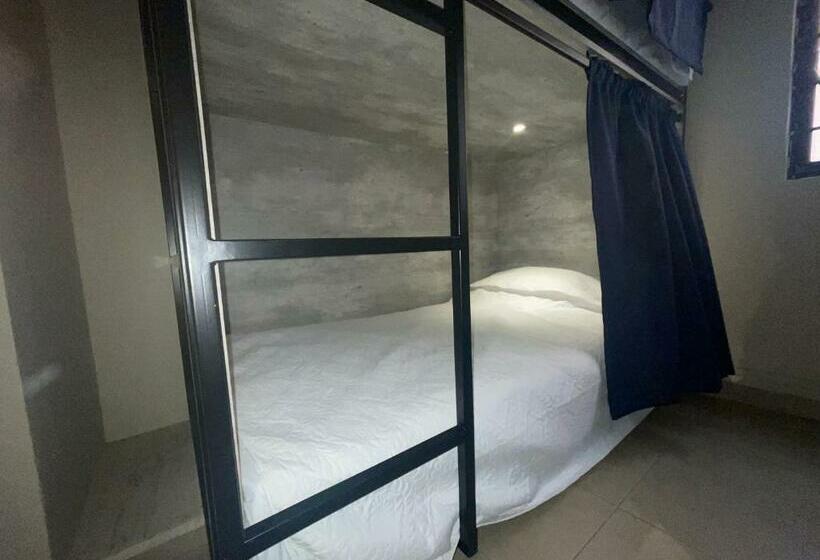 تختخواب در اتاق مشترک, Hostal Xao