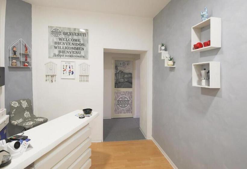 اتاق خانوادگی, Madb&b