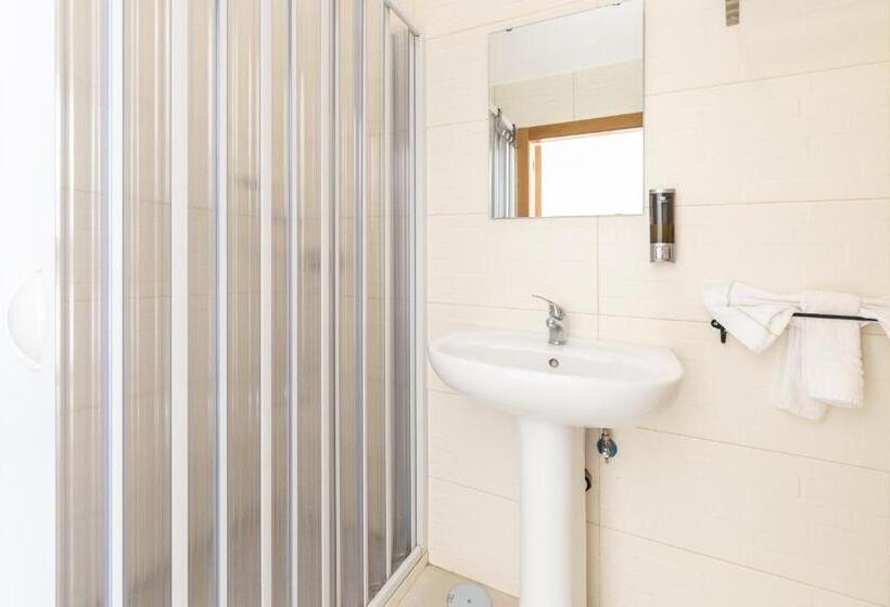 اتاق خانوادگی, Madb&b