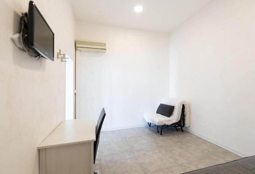 اتاق خانوادگی, Madb&b