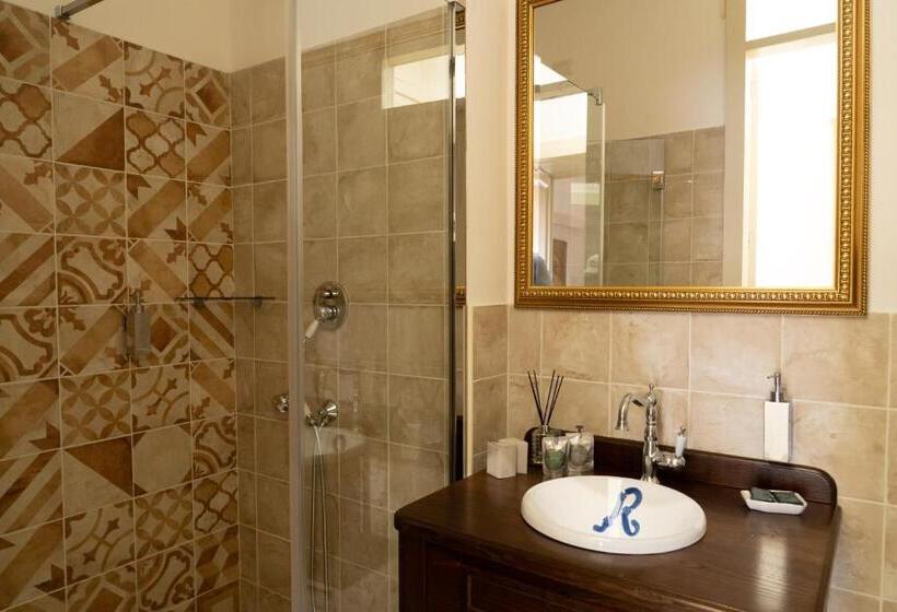 Standard room with outdoor bath, Palazzo Restifa Bnb