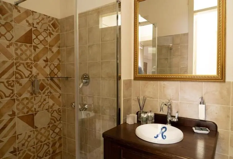 Standard room with outdoor bath, Palazzo Restifa Bnb