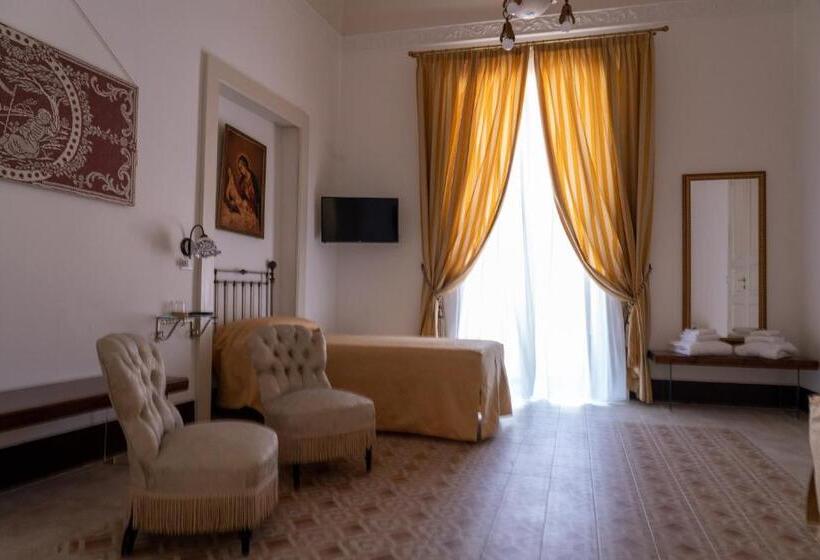 Standard room with outdoor bath, Palazzo Restifa Bnb