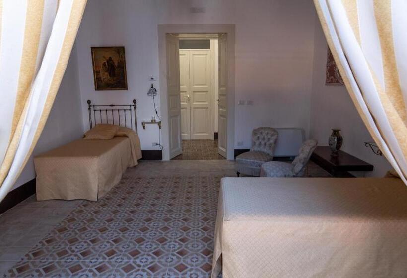 Standard room with outdoor bath, Palazzo Restifa Bnb