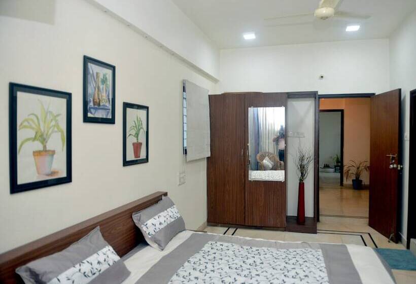 اتاق لوکس, Paradise Homestay Civil Lines