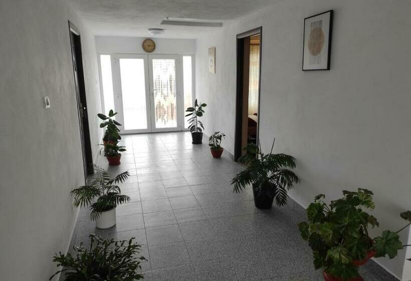 Номер Стандарт, Casa Dugălie